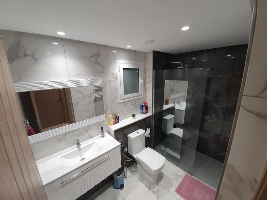 Lovely 2 Bedroom With Private Pool *
